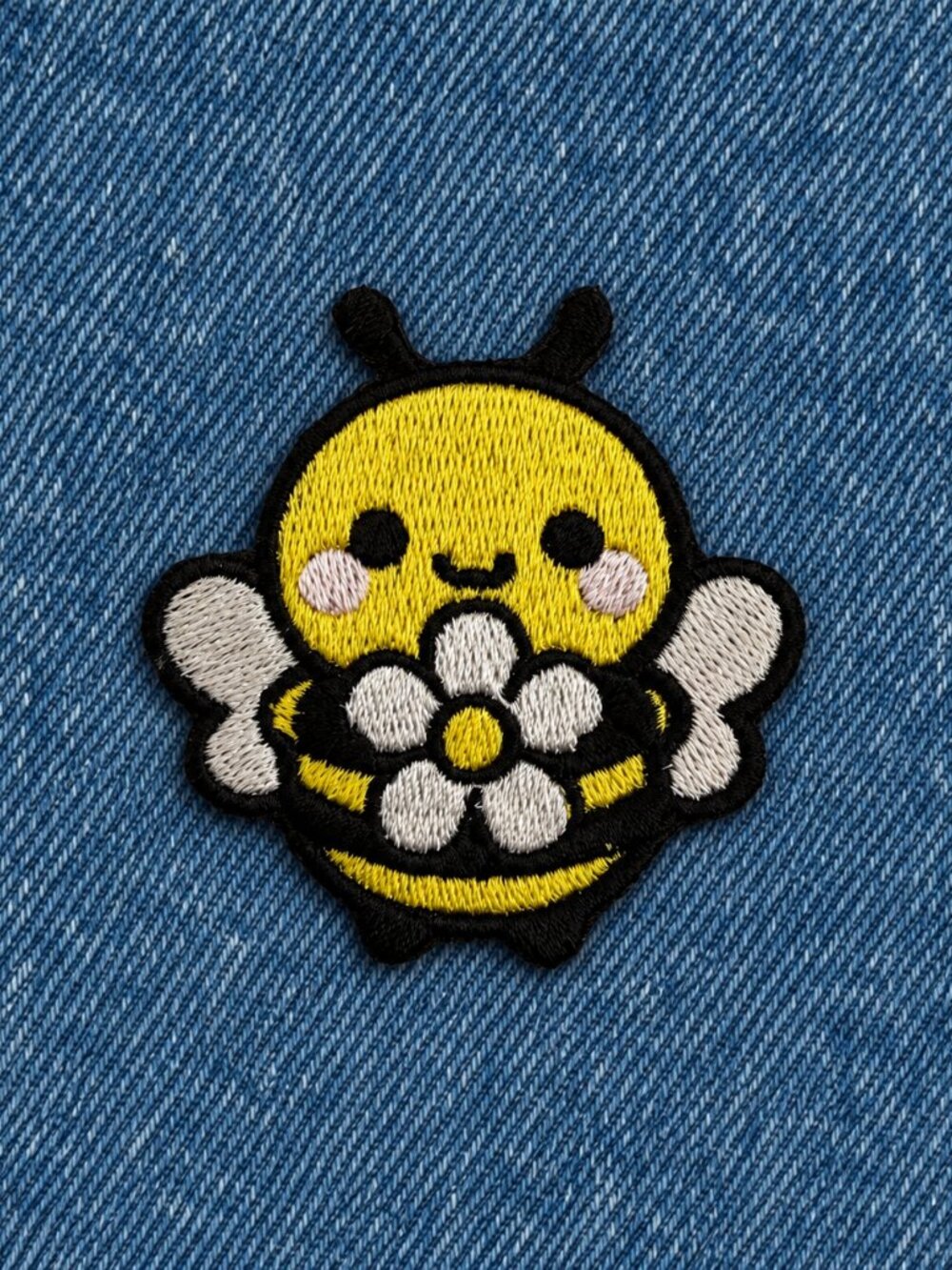 ✨3/$20✨Bumblebee Flower Embroidered Patch